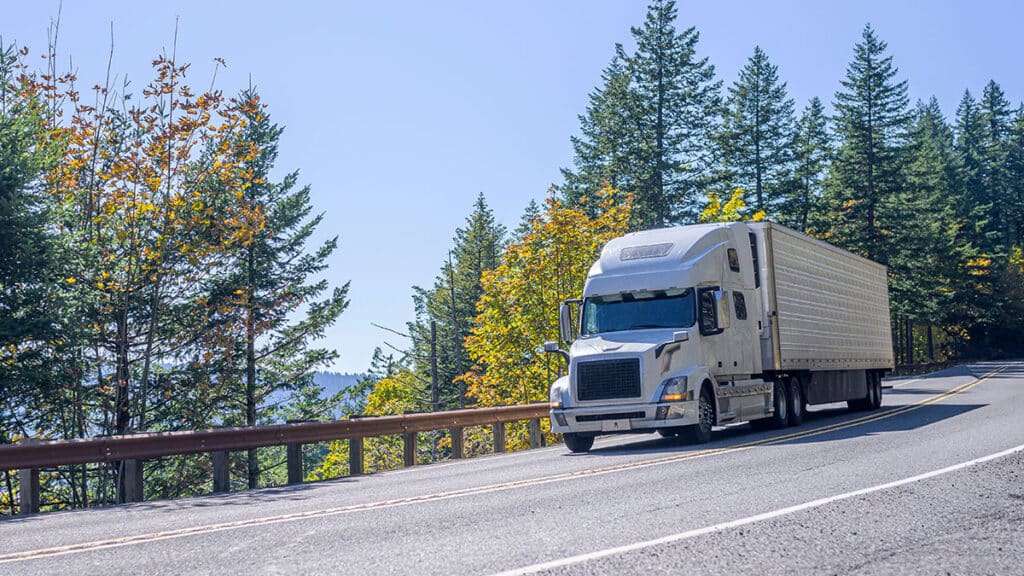 understanding truckload rates: spot rates vs contract rates